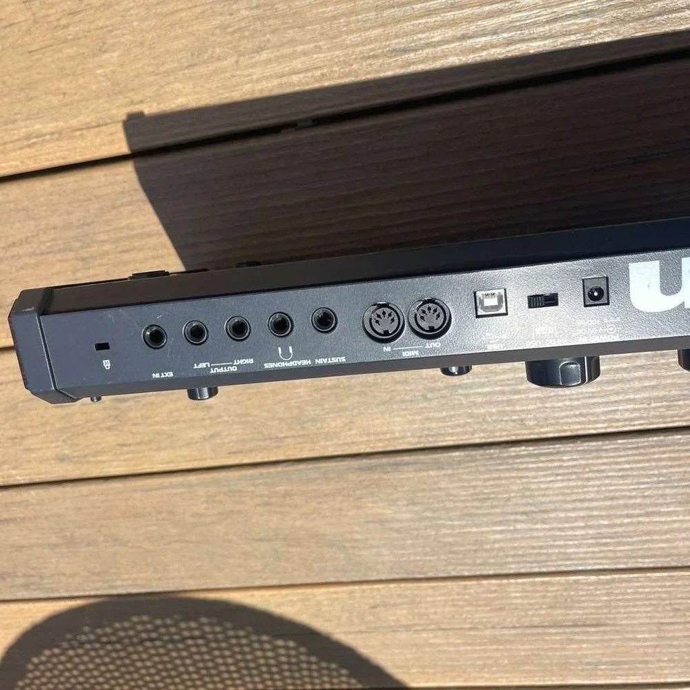 Mininova Novation NOVSYNTH02 37-Key Digital Keyboard Synthesizer with Vocoder